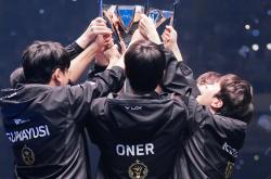 开云体育app-T1完胜EG，Zeus三分雨点燃全场