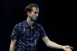 开云体育APP下载-ATP总决赛轻取美网，梅德韦杰夫统治全场