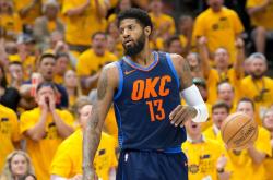 开云体育中国-步行者逆转魔术，乔治制霸全场