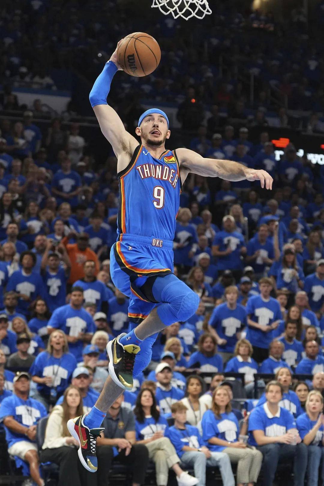 勇士横扫立陶宛男篮,卡鲁索惊艳世界 勇士横扫立陶宛男篮,卡鲁索惊艳世界