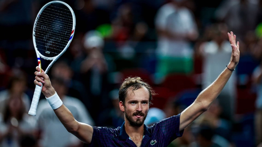 英国网球队险胜美国网球队，梅德韦杰夫绝境逆转的简单介绍