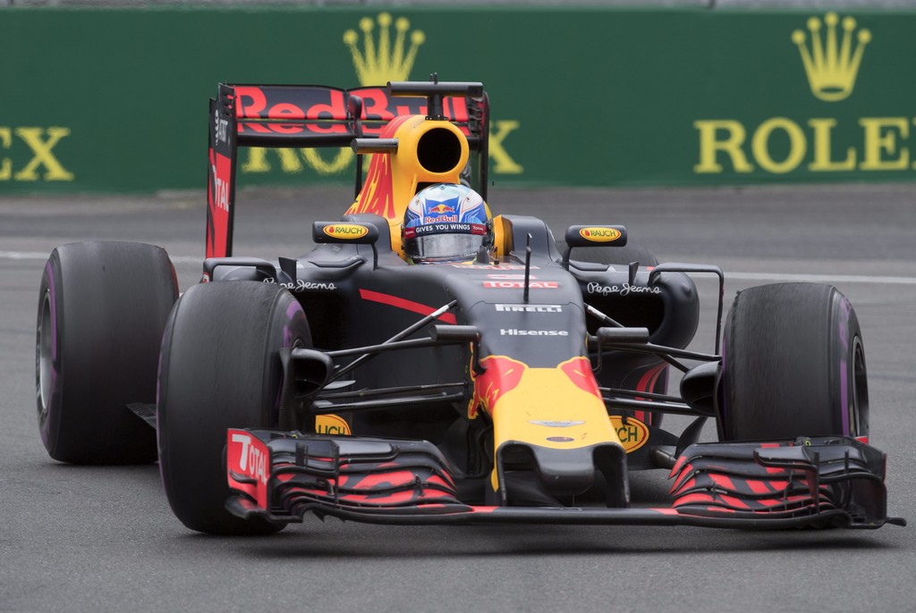 哈斯车队完胜雷诺车队，佩雷兹关键制胜