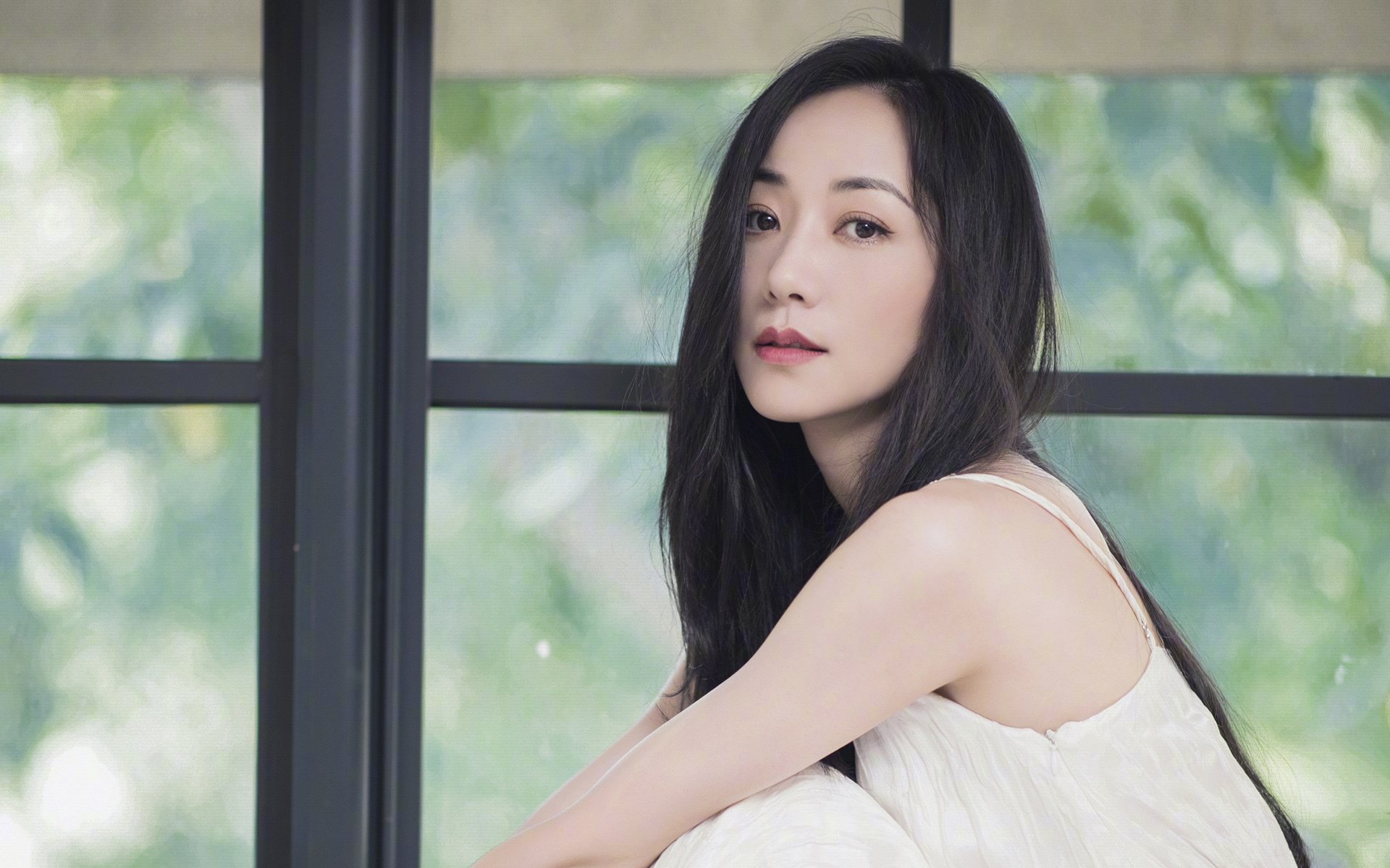 霍勒迪锁死利拉德独砍31分,爵士撕裂玫瑰花园的暗夜守护者